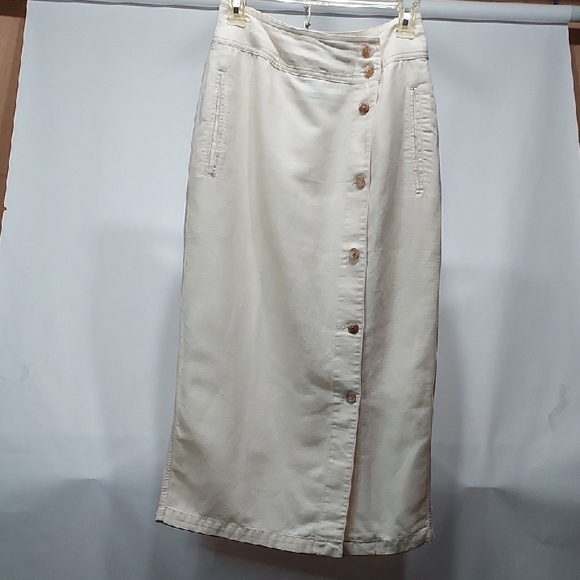 lizwear Dresses & Skirts - Elegant Cream Maxi Skirt